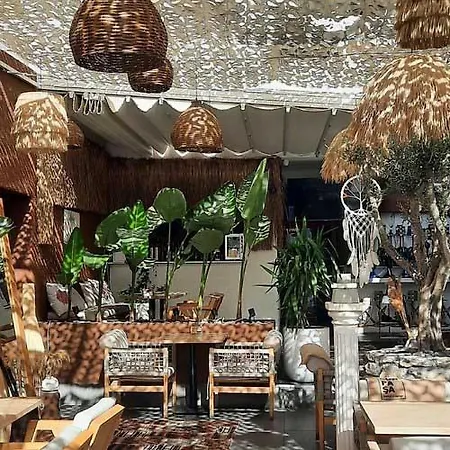 فندق مبيت وإفطار Tosunpasa Hookah Lounge Kafe Restroran Ve Turizm Otelcilik بودروم