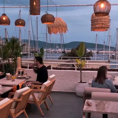 فندق مبيت وإفطار Tosunpasa Hookah Lounge Kafe Restroran Ve Turizm Otelcilik بودروم