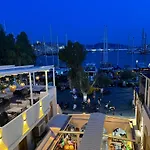 Tosunpasa Hookah Lounge Kafe Restroran Ve Turizm Otelcilik Couette-café