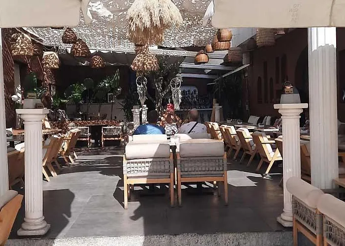 Alojamento de Acomodação e Pequeno-almoço Tosunpasa Hookah Lounge Kafe Restroran Ve Turizm Otelcilik *